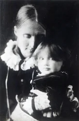 Virginia Woolf, con sua madre Julia, 1884